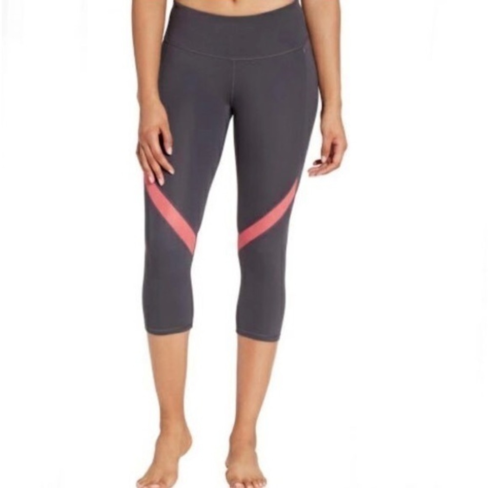 Calia by Carrie Underwood Energize Capri Gray Pink Leggings Women’s size Medium